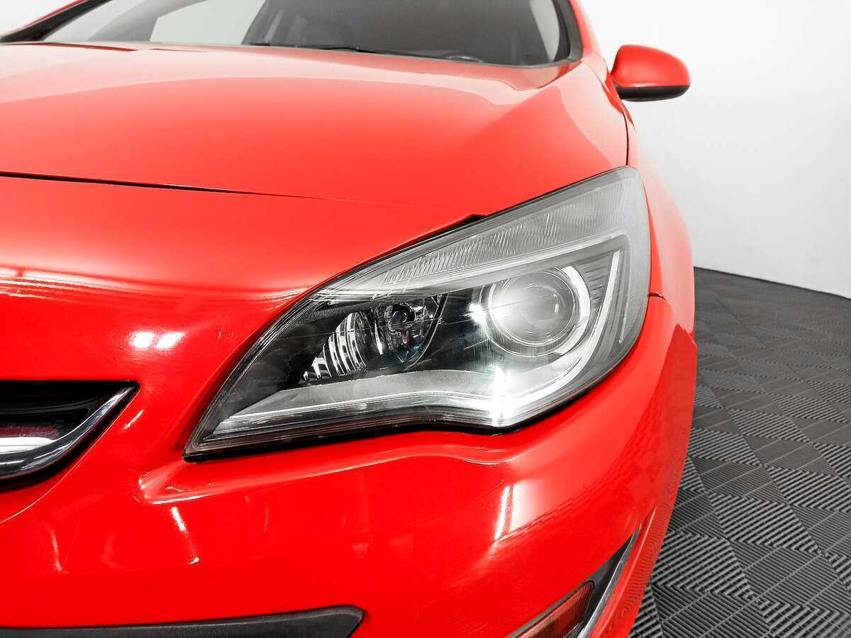 Opel Astra с пробегом — 2012 год. Фото: #12