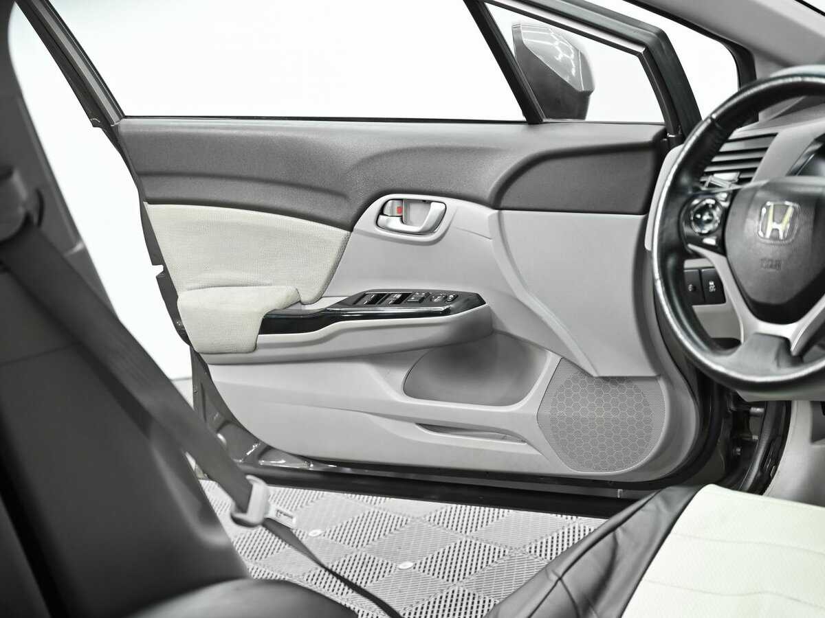 Honda Civic с пробегом — 2012 год. Фото: #6
