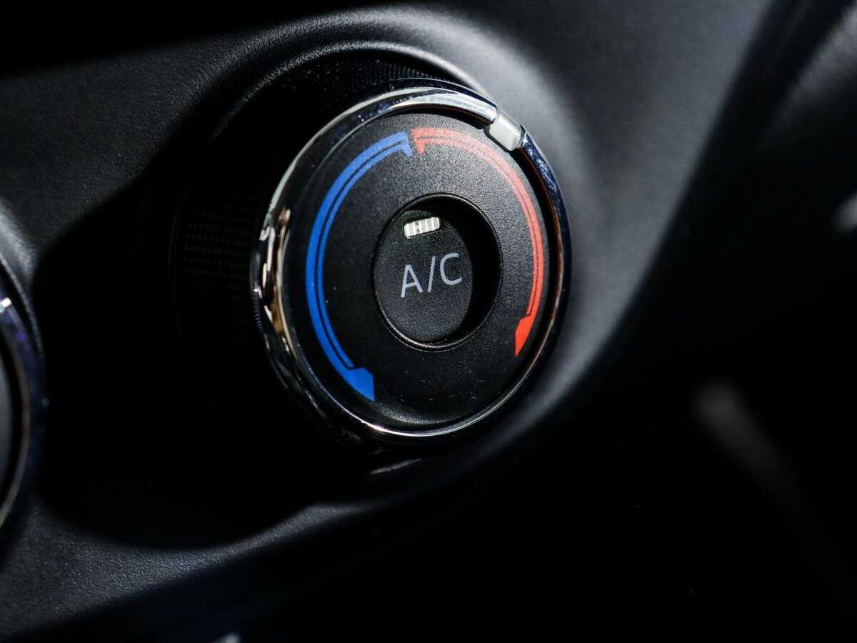 Toyota Corolla с пробегом — 2014 год. Фото: #19