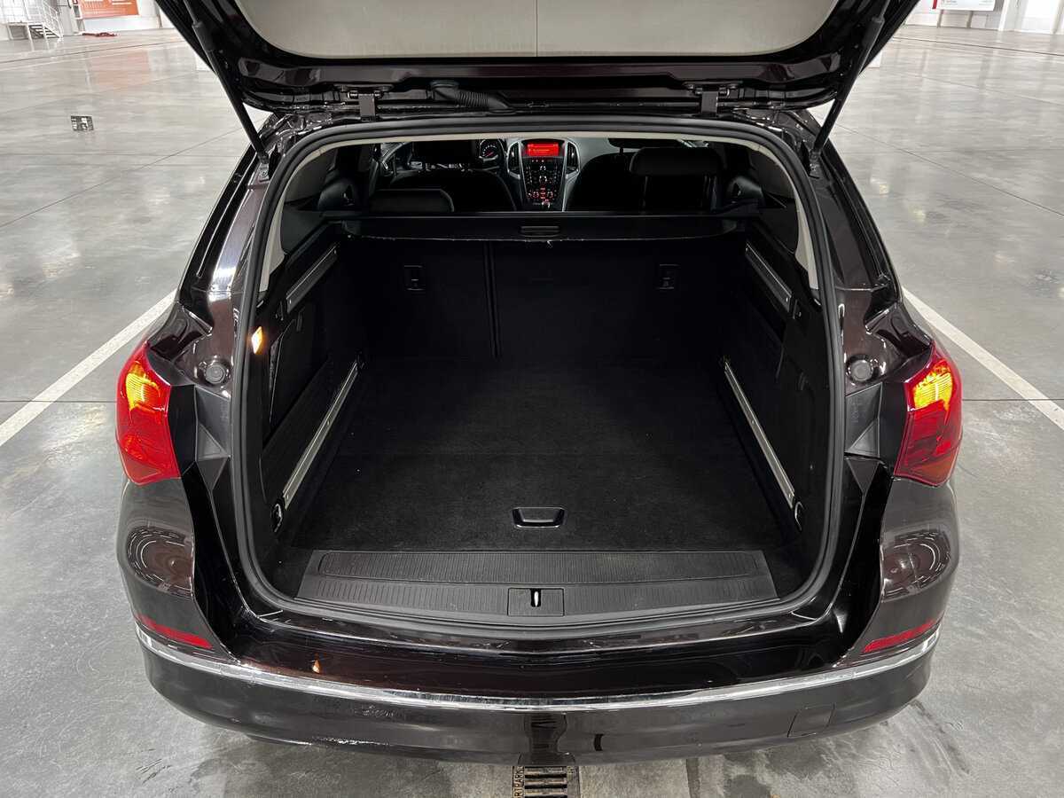 Opel Astra с пробегом — 2013 год. Фото: #9