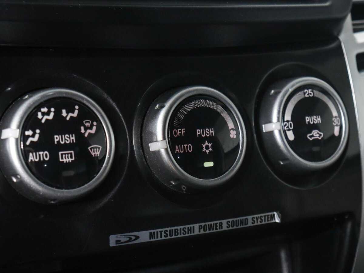 Mitsubishi Pajero Sport с пробегом — 2012 год. Фото: #13