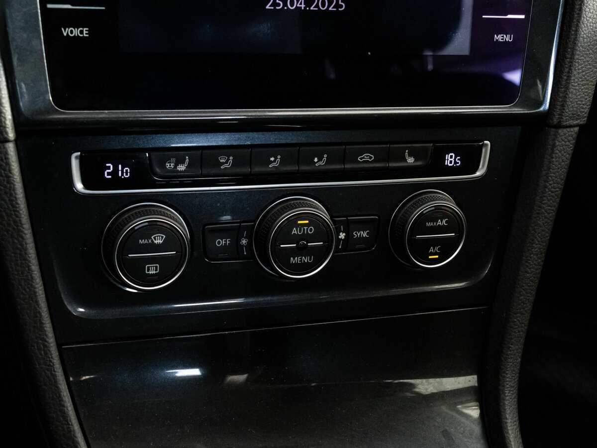 Volkswagen Golf с пробегом — 2018 год. Фото: #13