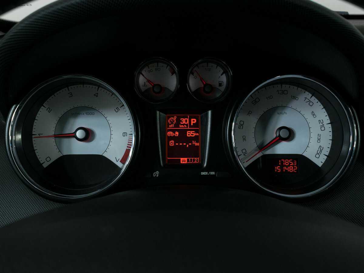 Peugeot 308 с пробегом — 2012 год. Фото: #10