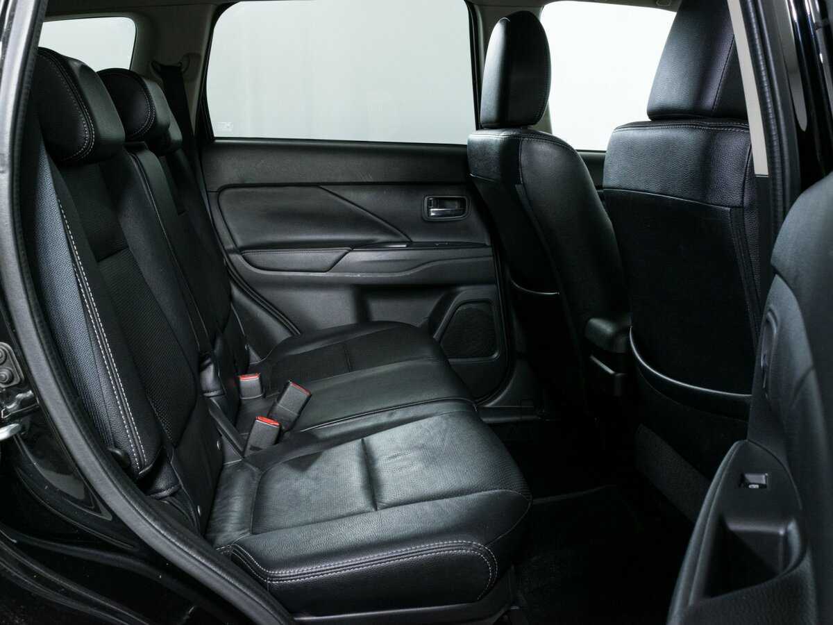 Mitsubishi Outlander с пробегом — 2015 год. Фото: #9