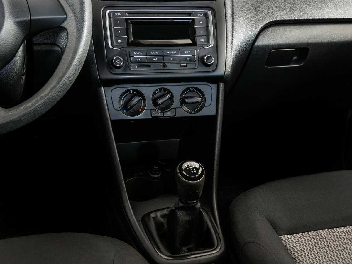 Volkswagen Polo с пробегом — 2013 год. Фото: #9