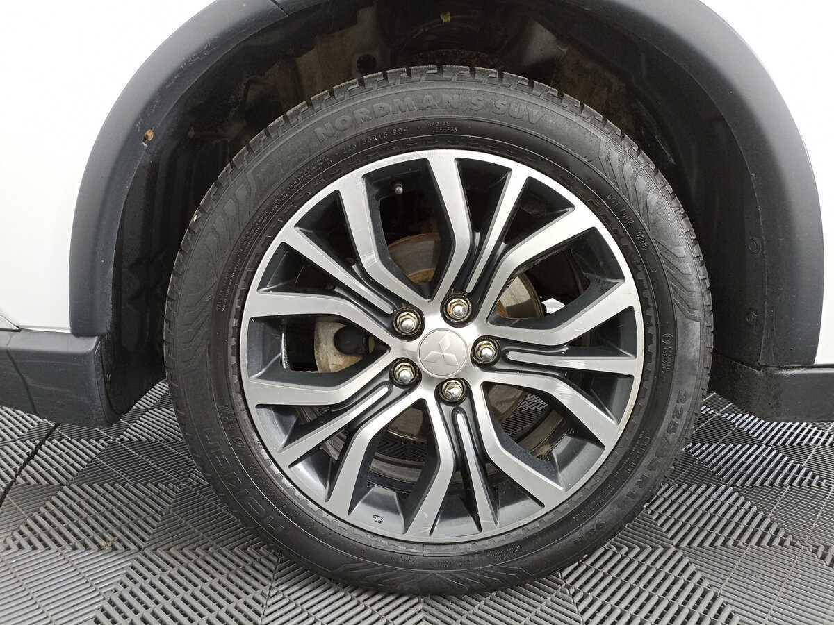 Mitsubishi Outlander с пробегом — 2017 год. Фото: #15