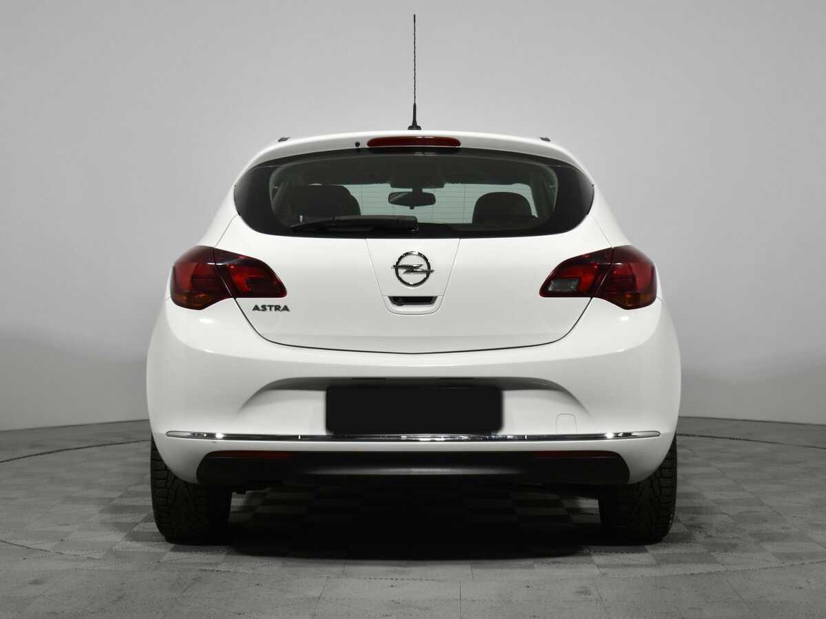 Opel Astra с пробегом — 2014 год. Фото: #6