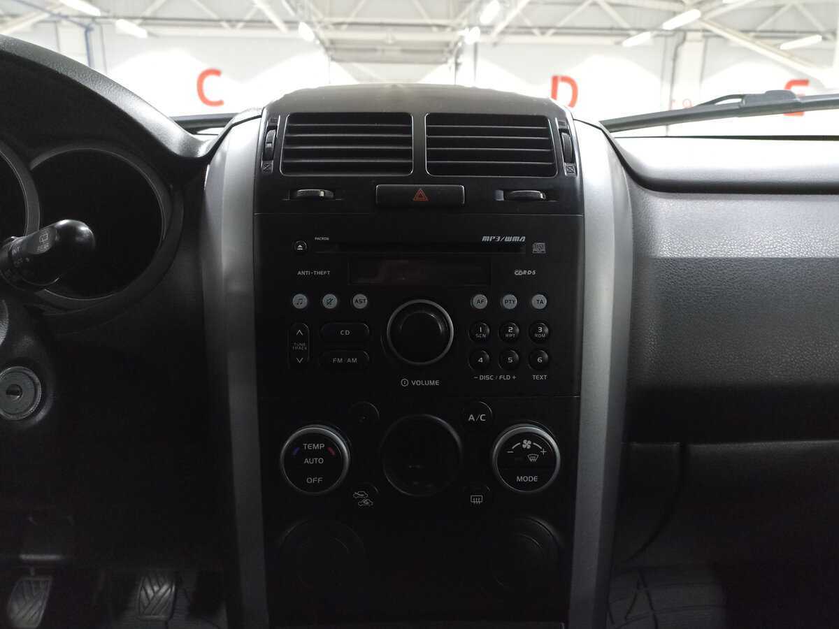 Suzuki Grand Vitara с пробегом — 2013 год. Фото: #14