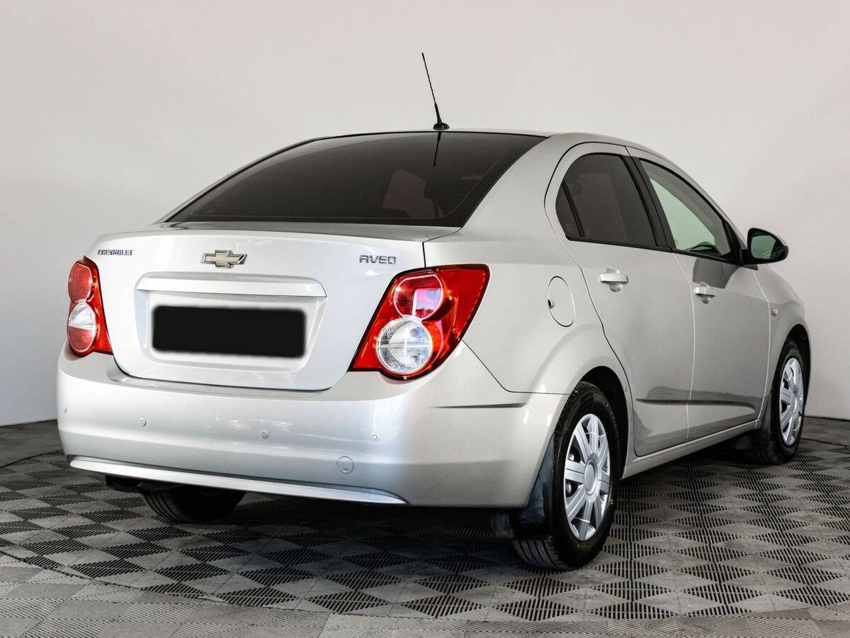 Chevrolet Aveo с пробегом — 2015 год. Фото: #3