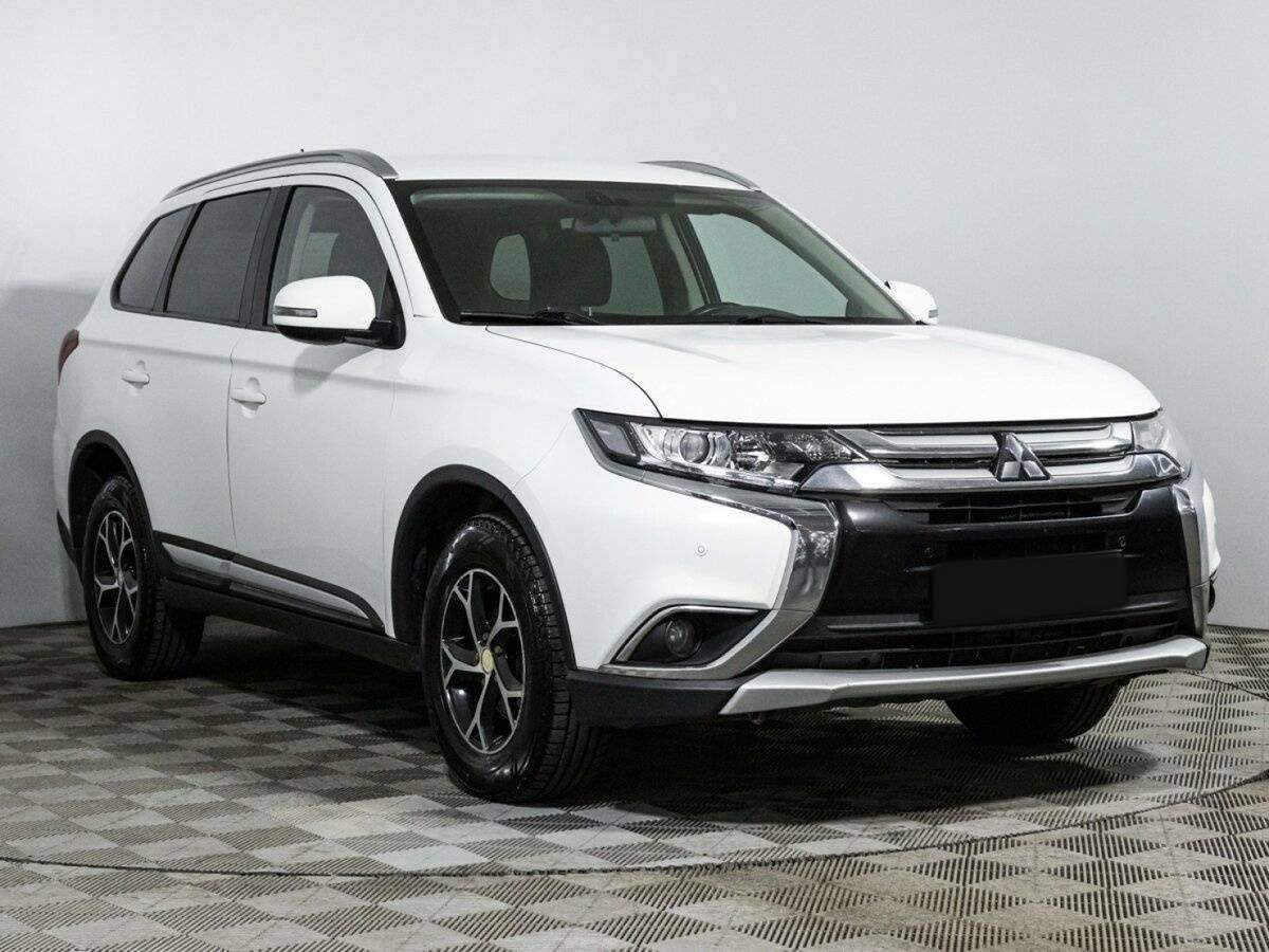Mitsubishi Outlander с пробегом — 2016 год. Фото: #2