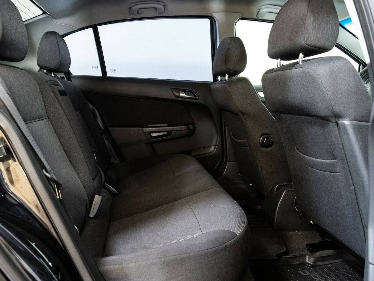 Opel Astra с пробегом — 2014 год. Фото: #13