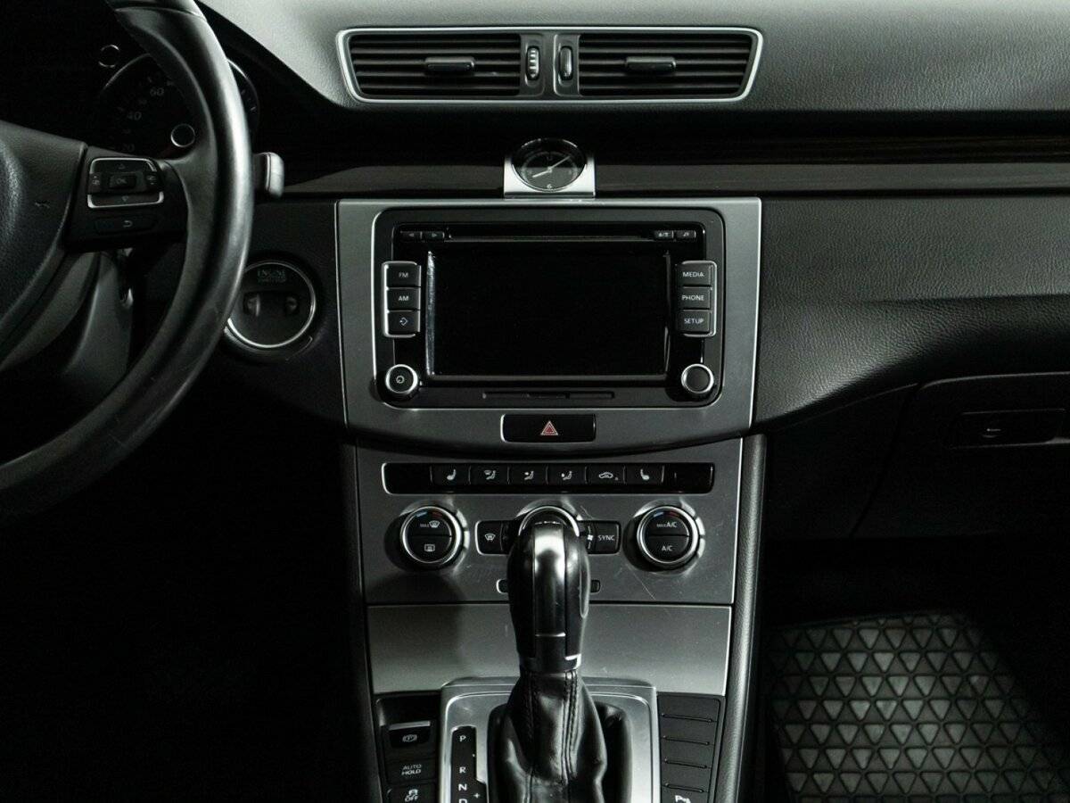Volkswagen Passat CC с пробегом — 2014 год. Фото: #13