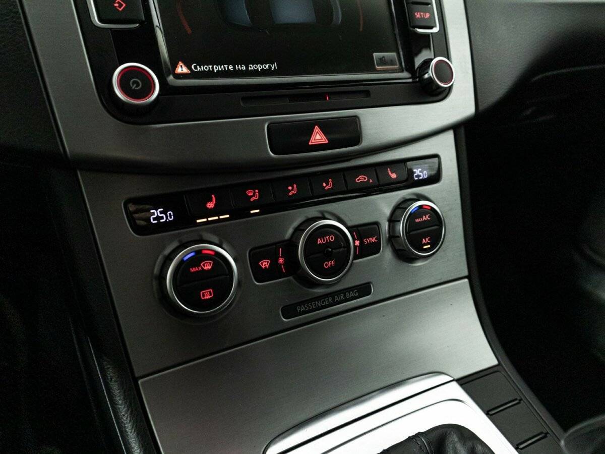 Volkswagen Passat CC с пробегом — 2014 год. Фото: #15