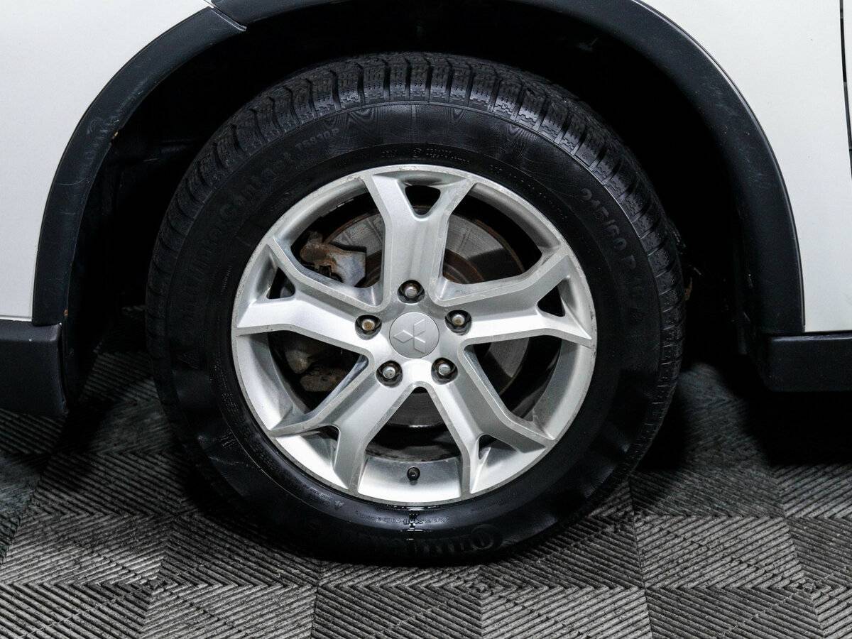 Mitsubishi Outlander с пробегом — 2015 год. Фото: #11