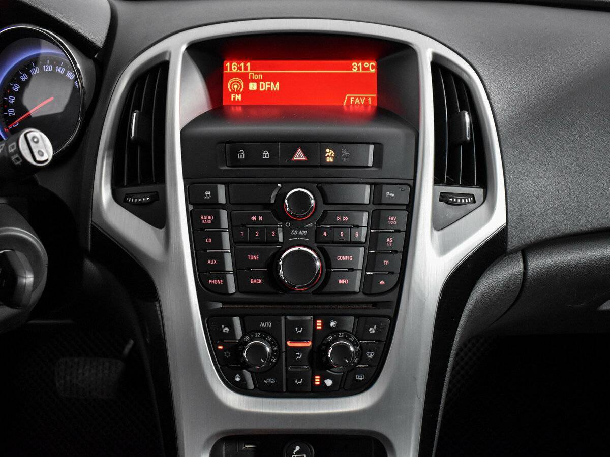 Opel Astra с пробегом — 2012 год. Фото: #14