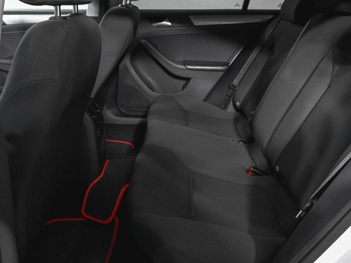 Volkswagen Jetta с пробегом — 2016 год. Фото: #9