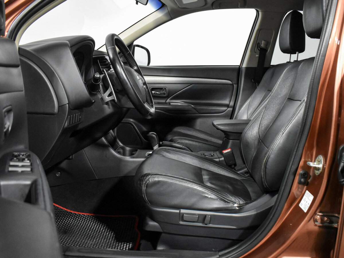 Mitsubishi Outlander с пробегом — 2012 год. Фото: #9