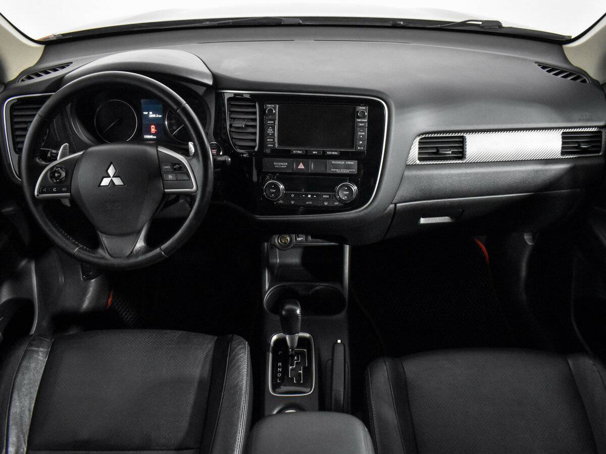 Mitsubishi Outlander с пробегом — 2012 год. Фото: #11