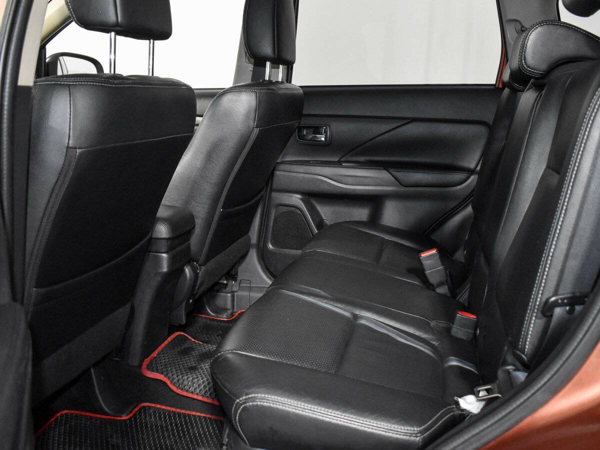 Mitsubishi Outlander с пробегом — 2012 год. Фото: #12