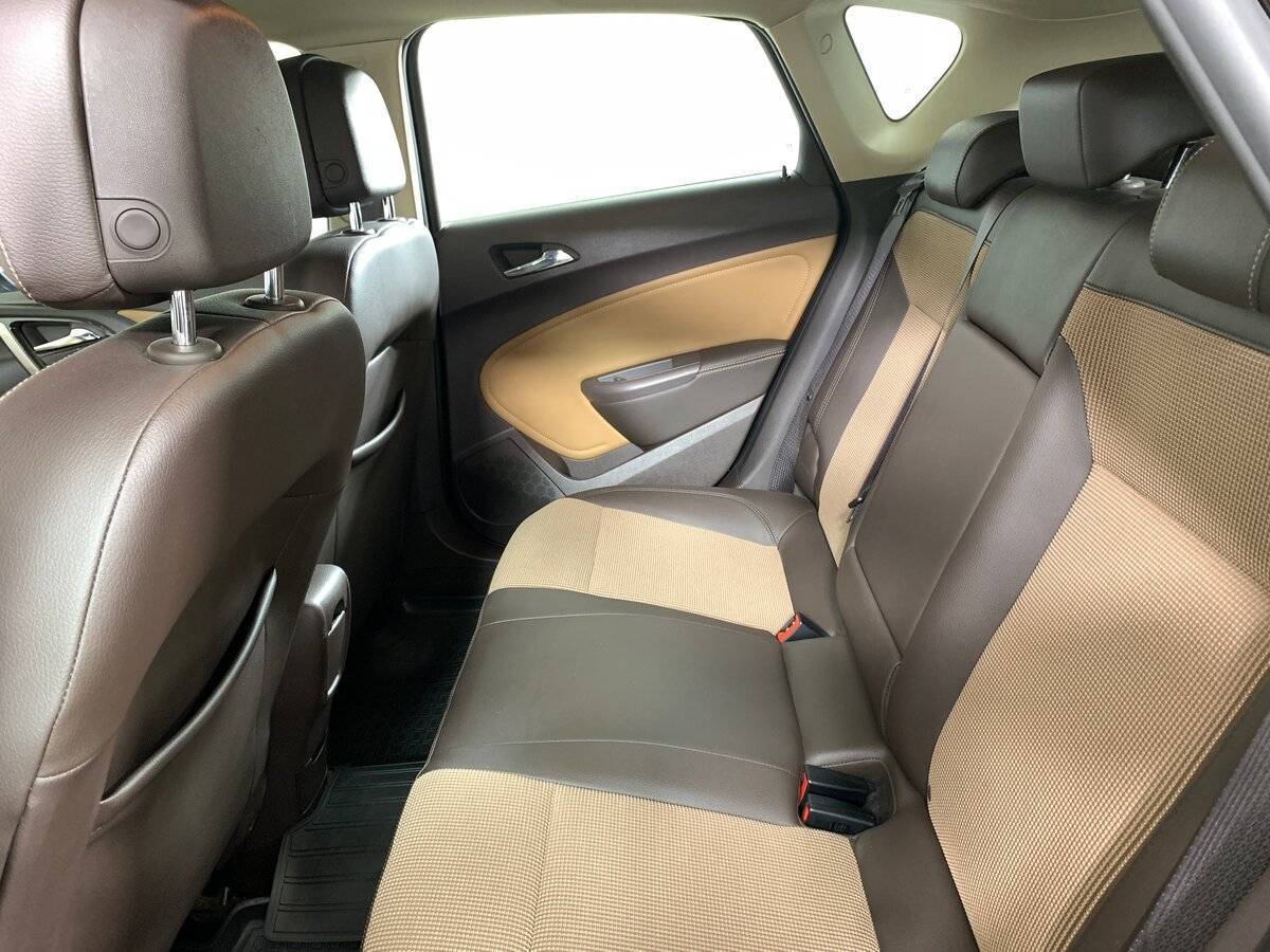 Opel Astra с пробегом — 2013 год. Фото: #16