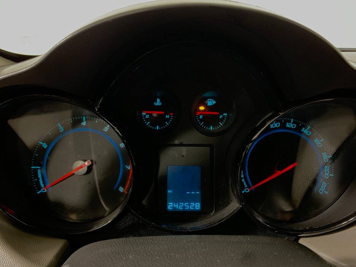 Chevrolet Cruze с пробегом — 2012 год. Фото: #13