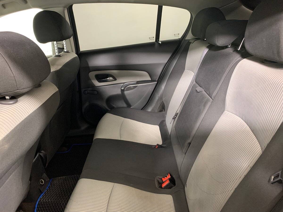 Chevrolet Cruze с пробегом — 2012 год. Фото: #17