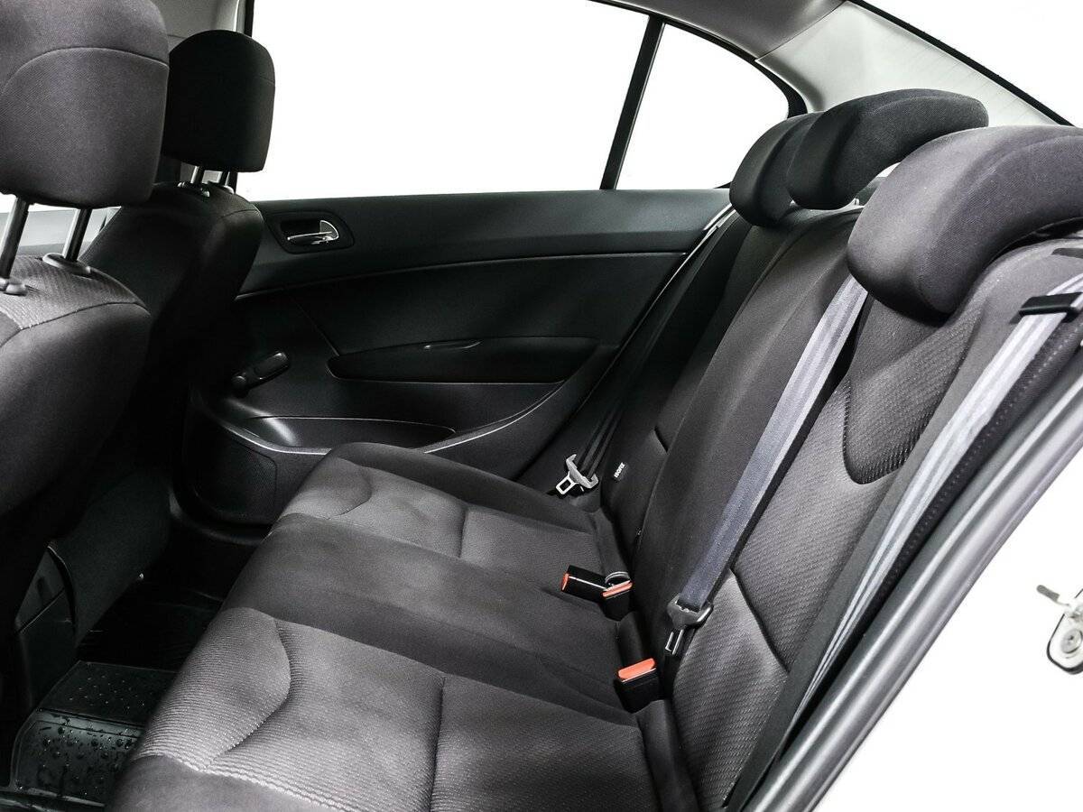 Peugeot 408 с пробегом — 2012 год. Фото: #12