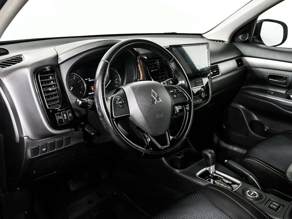 Mitsubishi Outlander с пробегом — 2016 год. Фото: #12