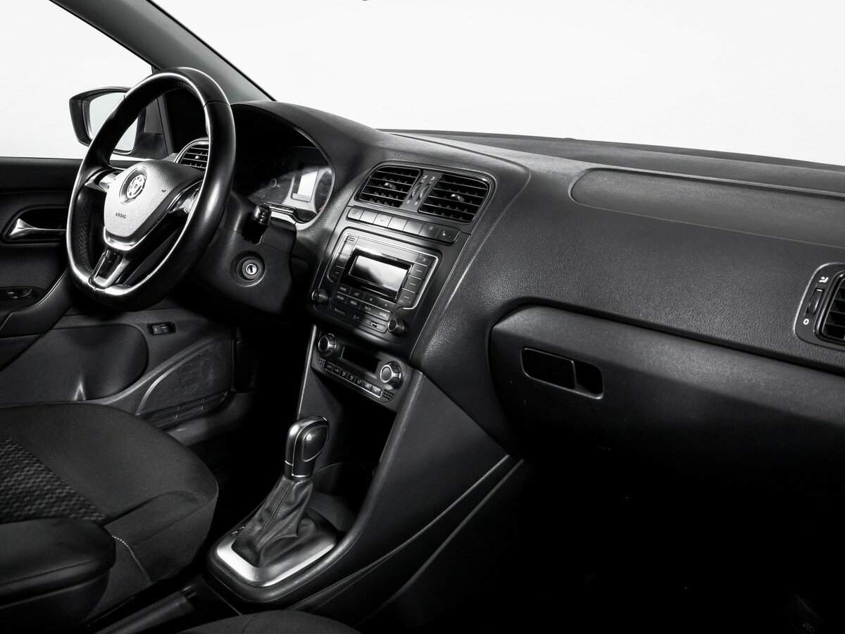 Volkswagen Polo с пробегом — 2016 год. Фото: #8