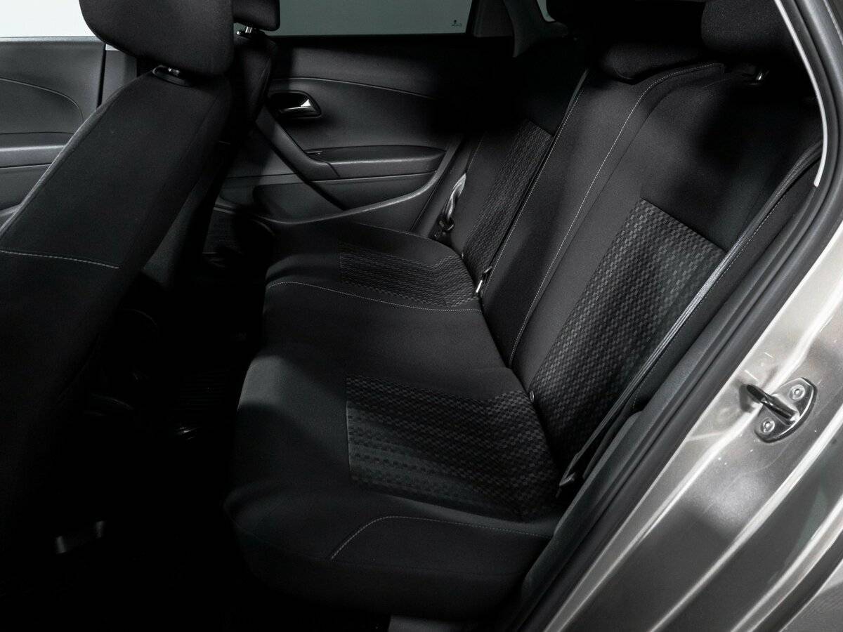 Volkswagen Polo с пробегом — 2016 год. Фото: #9