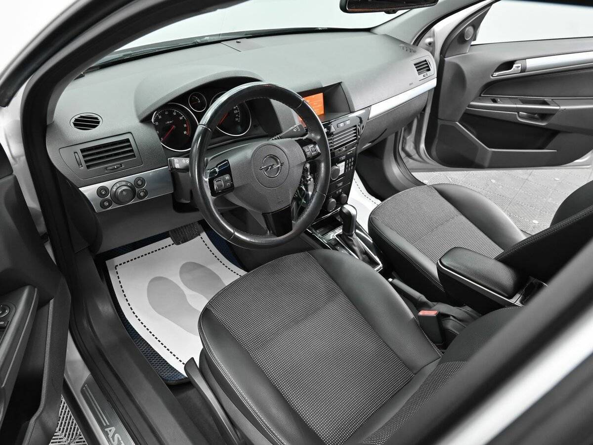 Opel Astra с пробегом — 2012 год. Фото: #7