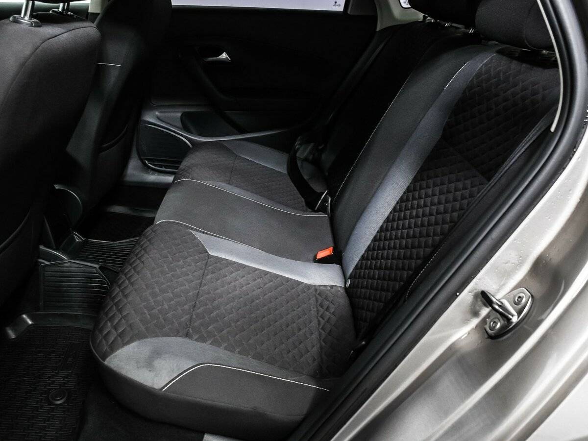 Volkswagen Polo с пробегом — 2018 год. Фото: #12