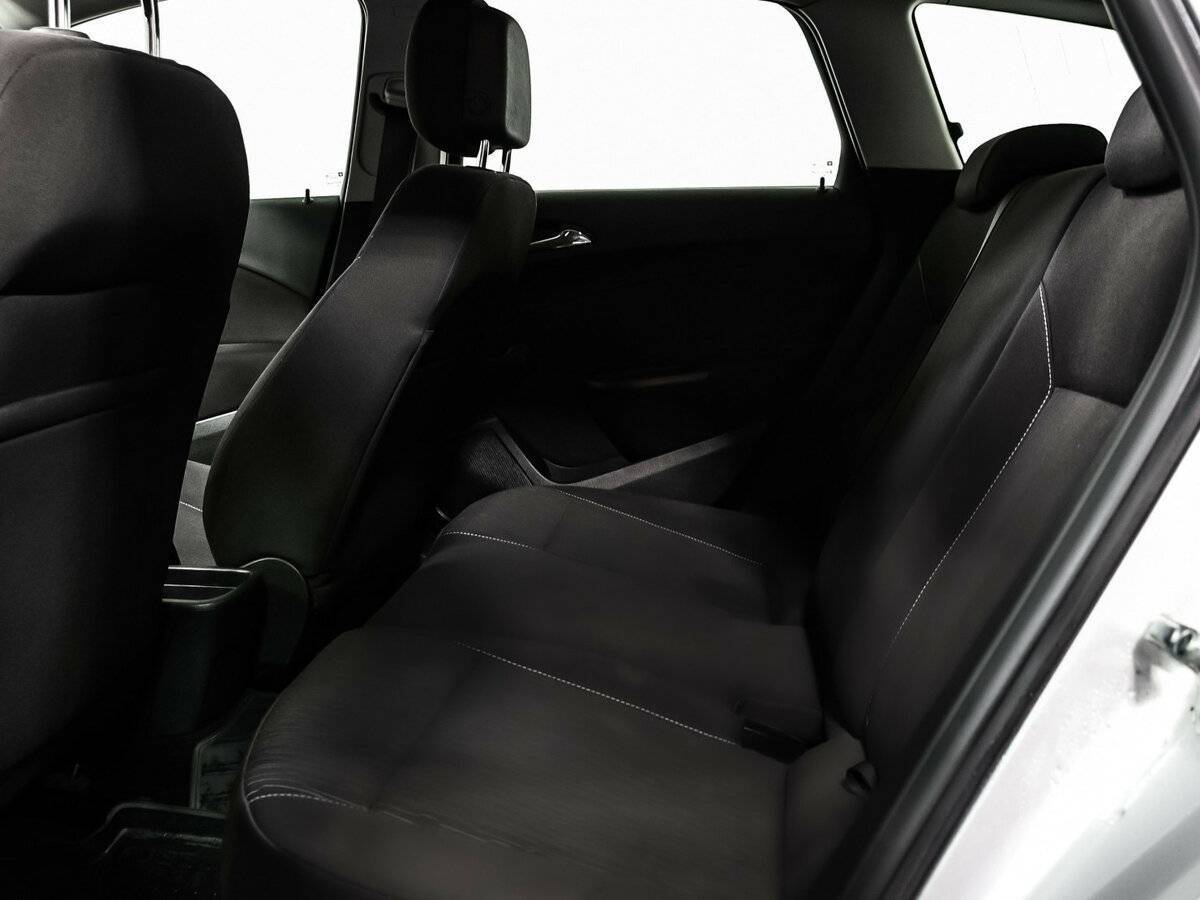 Opel Astra с пробегом — 2013 год. Фото: #12