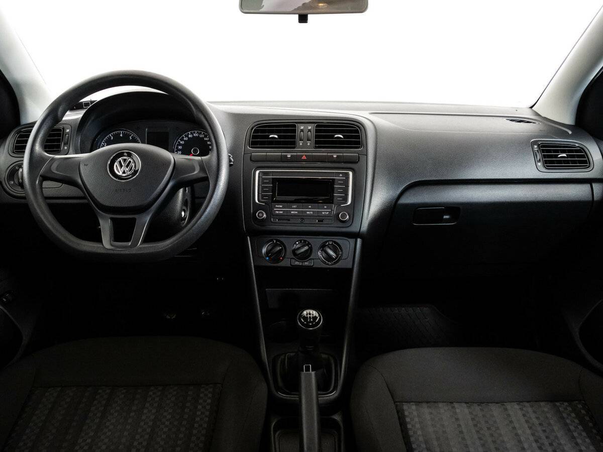 Volkswagen Polo с пробегом — 2017 год. Фото: #9