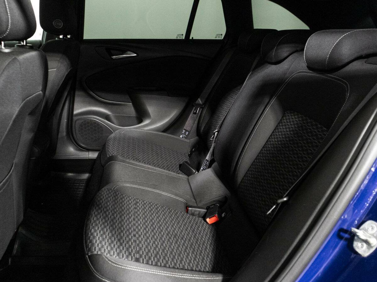 Opel Astra с пробегом — 2019 год. Фото: #9