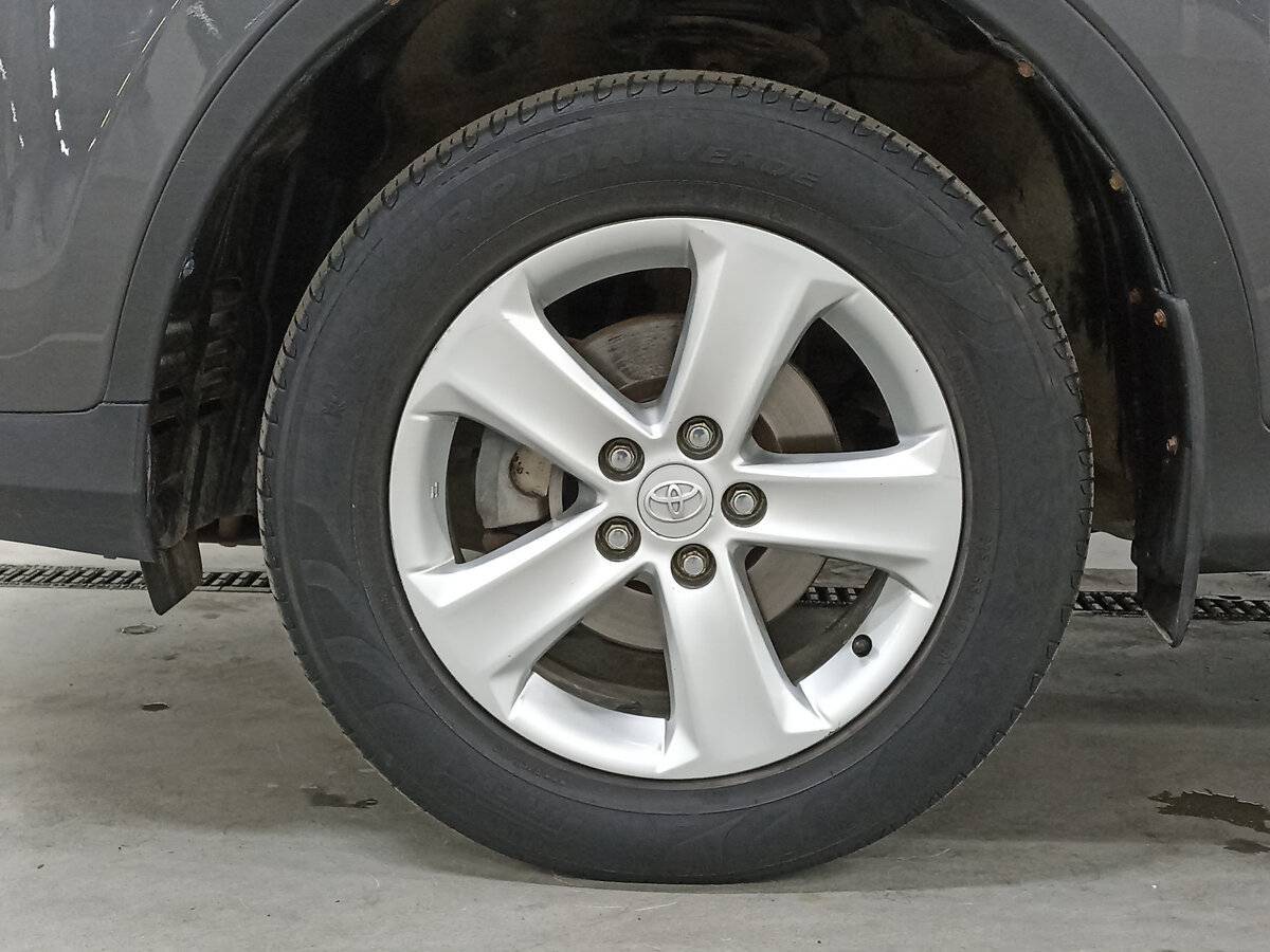 Toyota RAV4 с пробегом — 2013 год. Фото: #17