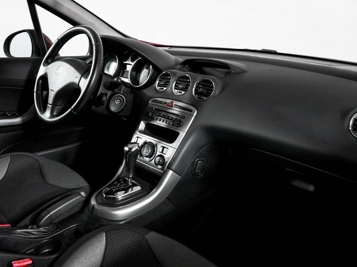 Peugeot 308 с пробегом — 2012 год. Фото: #8