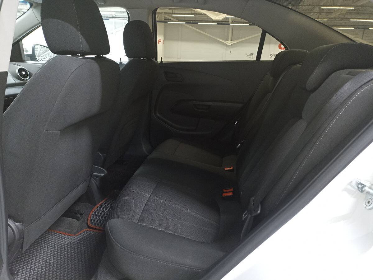 Chevrolet Aveo с пробегом — 2012 год. Фото: #11