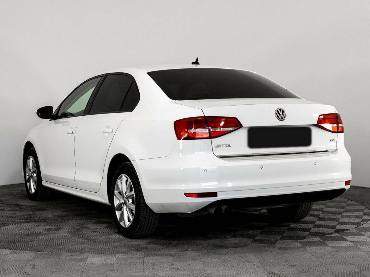 Volkswagen Jetta с пробегом — 2015 год. Фото: #6