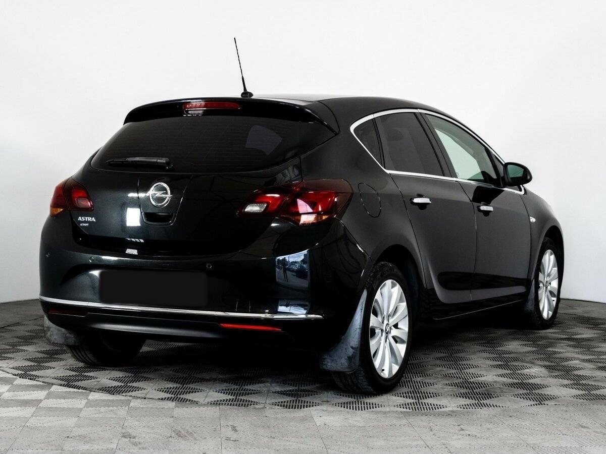 Opel Astra с пробегом — 2012 год. Фото: #4