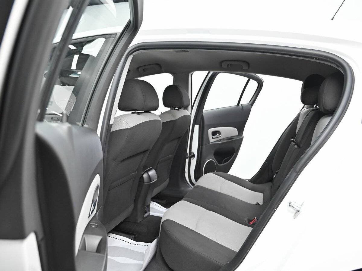 Chevrolet Cruze с пробегом — 2013 год. Фото: #11