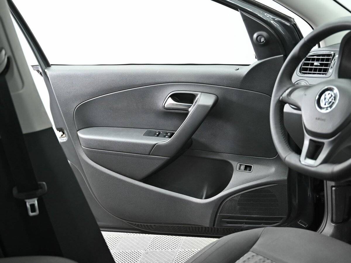 Volkswagen Polo с пробегом — 2017 год. Фото: #6