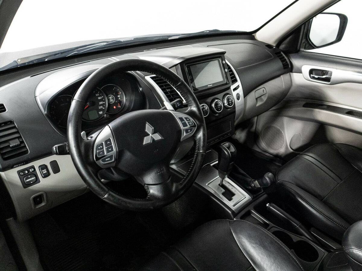 Mitsubishi Pajero Sport с пробегом — 2012 год. Фото: #10