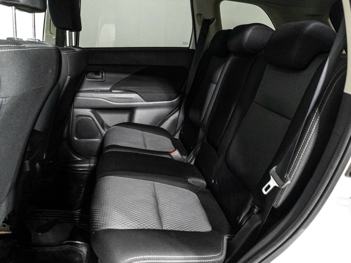 Mitsubishi Outlander с пробегом — 2016 год. Фото: #9