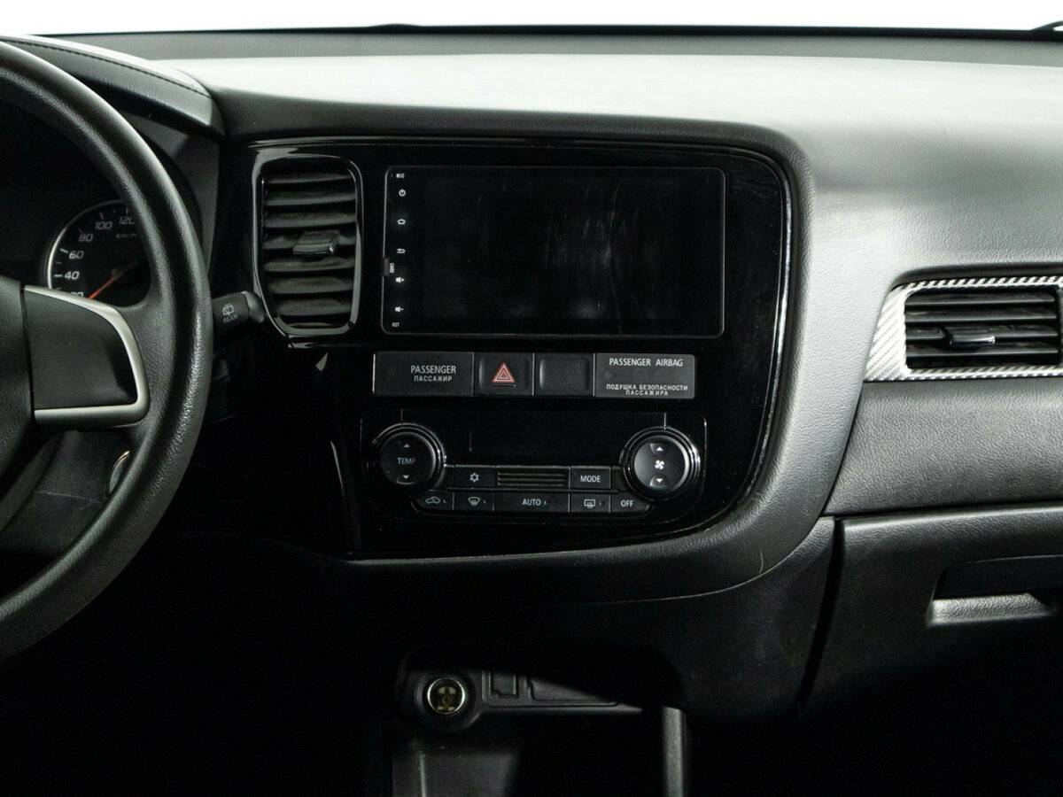 Mitsubishi Outlander с пробегом — 2016 год. Фото: #13