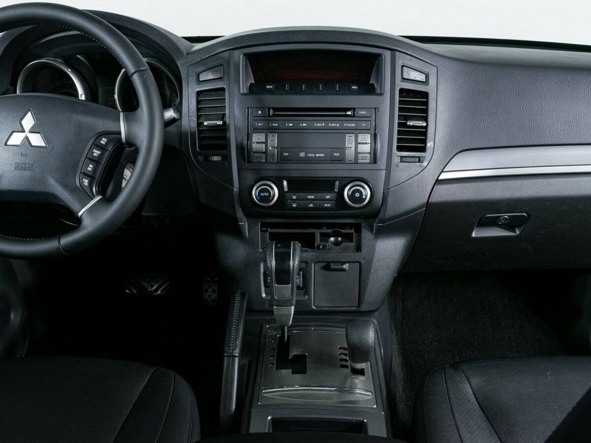 Mitsubishi Pajero с пробегом — 2013 год. Фото: #10