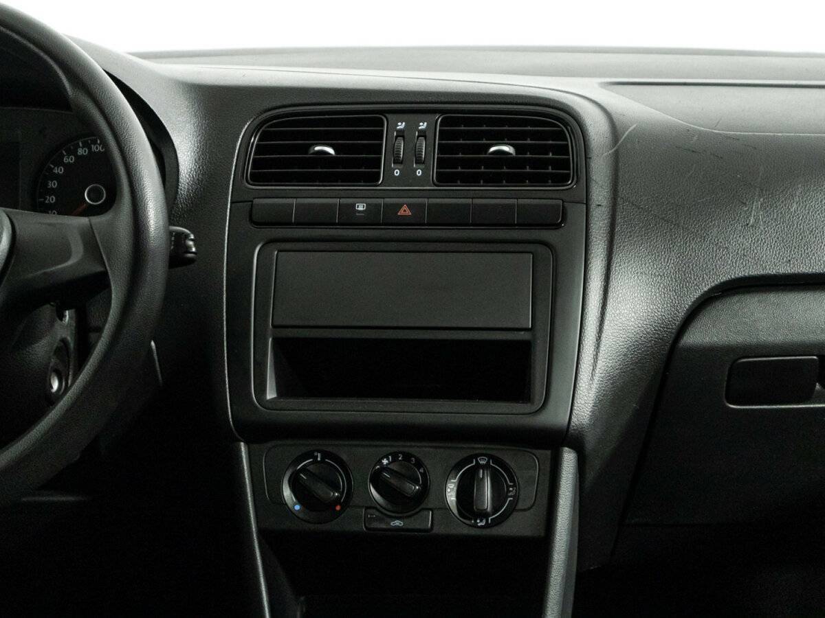 Volkswagen Polo с пробегом — 2016 год. Фото: #13