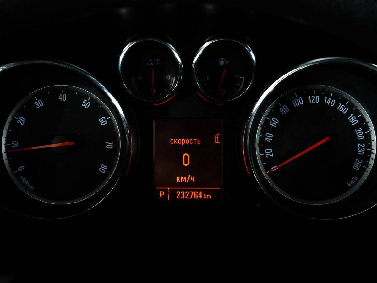 Opel Astra с пробегом — 2013 год. Фото: #15