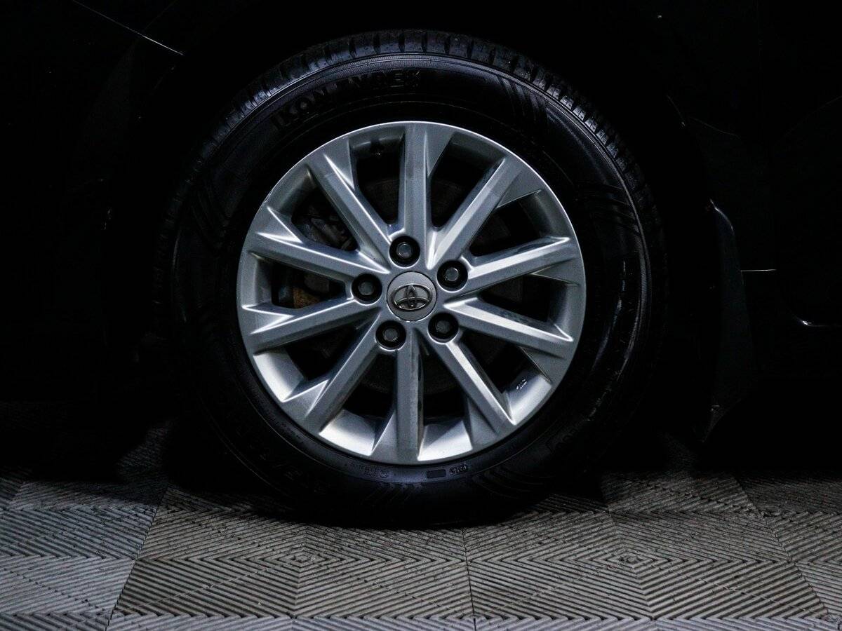 Toyota Camry с пробегом — 2015 год. Фото: #11