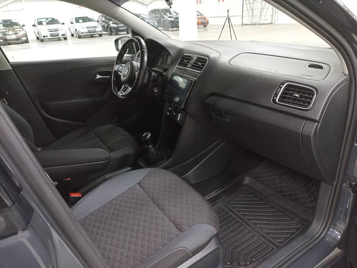 Volkswagen Polo с пробегом — 2018 год. Фото: #10